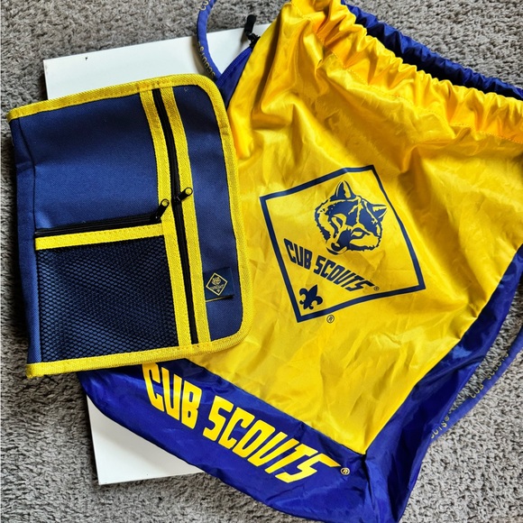 Cub Scouts Yellow and Blue Drawstring Bag and Organizer - Picture 1 of 2